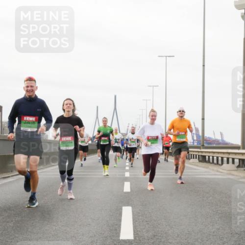 03.10.2025 - Köhlbrandbrückenlauf Matties Gatica Varas http://msf.ph/oto/9187150 03.10.2025 15:49:10 Position 3 7466 meine-sportfotos.de