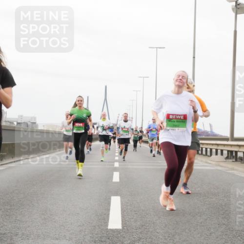 03.10.2025 - Köhlbrandbrückenlauf Matties Gatica Varas http://msf.ph/oto/9187156 03.10.2025 15:49:11 Position 3 7392, 7862 meine-sportfotos.de