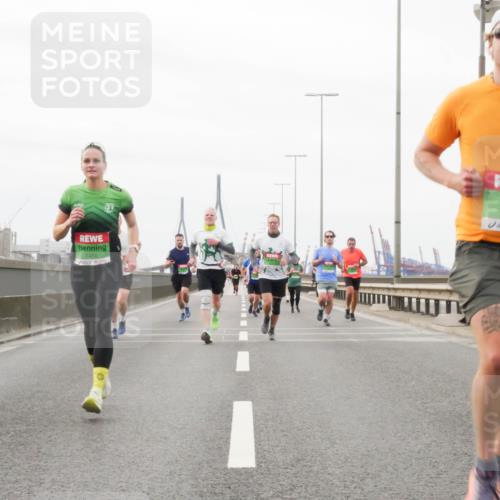03.10.2025 - Köhlbrandbrückenlauf Matties Gatica Varas http://msf.ph/oto/9187162 03.10.2025 15:49:13 Position 3 7455, 9730 meine-sportfotos.de
