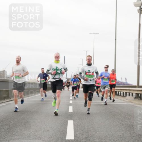03.10.2025 - Köhlbrandbrückenlauf Matties Gatica Varas http://msf.ph/oto/9187170 03.10.2025 15:49:15 Position 3  meine-sportfotos.de