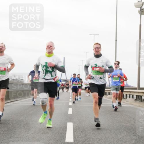 03.10.2025 - Köhlbrandbrückenlauf Matties Gatica Varas http://msf.ph/oto/9187174 03.10.2025 15:49:16 Position 3 8825, 9421 meine-sportfotos.de
