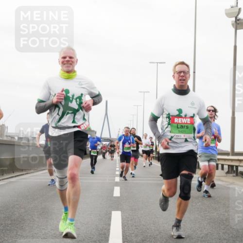 03.10.2025 - Köhlbrandbrückenlauf Matties Gatica Varas http://msf.ph/oto/9187177 03.10.2025 15:49:16 Position 3 8825, 9421 meine-sportfotos.de