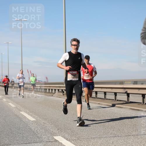 03.10.2025 - Köhlbrandbrückenlauf Yannick Fuchs http://msf.ph/oto/9187178 03.10.2025 11:45:41 Position 3 4737 meine-sportfotos.de