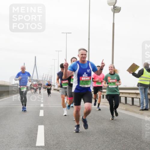 03.10.2025 - Köhlbrandbrückenlauf Matties Gatica Varas http://msf.ph/oto/9187183 03.10.2025 15:49:19 Position 3 9499 meine-sportfotos.de