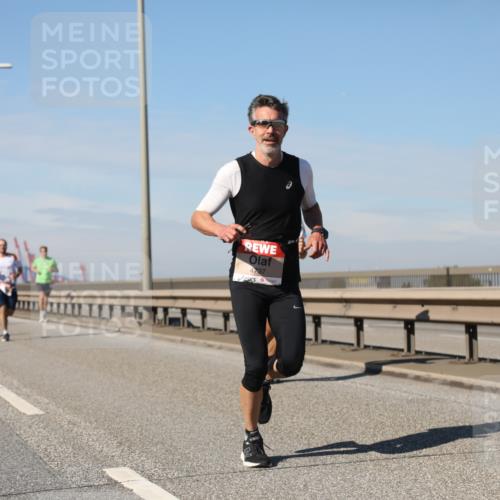 03.10.2025 - Köhlbrandbrückenlauf Yannick Fuchs http://msf.ph/oto/9187185 03.10.2025 11:45:41 Position 3 4737 meine-sportfotos.de