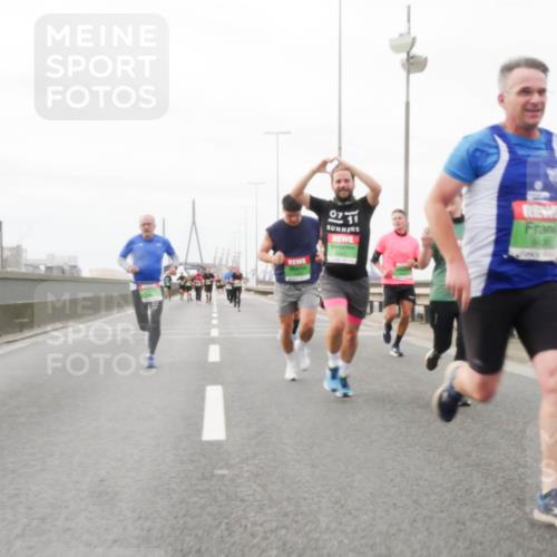 03.10.2025 - Köhlbrandbrückenlauf Matties Gatica Varas http://msf.ph/oto/9187187 03.10.2025 15:49:20 Position 3 071 meine-sportfotos.de