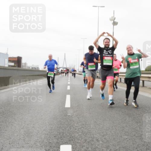 03.10.2025 - Köhlbrandbrückenlauf Matties Gatica Varas http://msf.ph/oto/9187191 03.10.2025 15:49:21 Position 3  meine-sportfotos.de