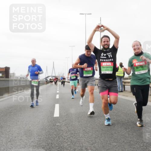 03.10.2025 - Köhlbrandbrückenlauf Matties Gatica Varas http://msf.ph/oto/9187194 03.10.2025 15:49:21 Position 3 0711, 9405, 9618 meine-sportfotos.de