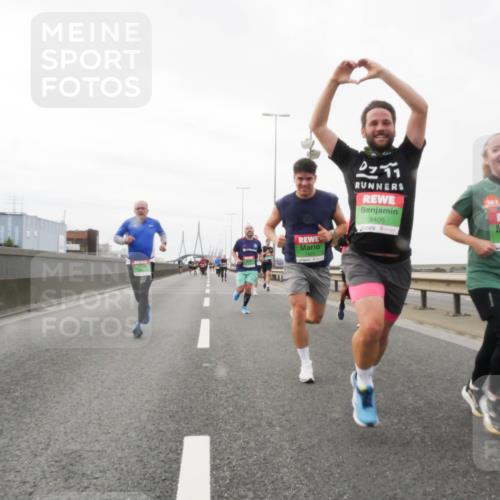 03.10.2025 - Köhlbrandbrückenlauf Matties Gatica Varas http://msf.ph/oto/9187196 03.10.2025 15:49:21 Position 3 0777, 9405, 9618 meine-sportfotos.de