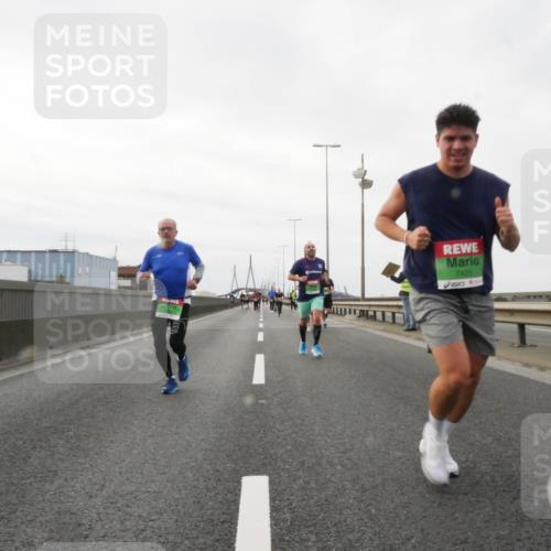 03.10.2025 - Köhlbrandbrückenlauf Matties Gatica Varas http://msf.ph/oto/9187198 03.10.2025 15:49:22 Position 3 7425 meine-sportfotos.de