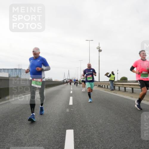 03.10.2025 - Köhlbrandbrückenlauf Matties Gatica Varas http://msf.ph/oto/9187199 03.10.2025 15:49:22 Position 3  meine-sportfotos.de