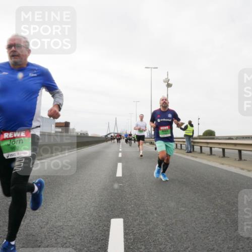 03.10.2025 - Köhlbrandbrückenlauf Matties Gatica Varas http://msf.ph/oto/9187202 03.10.2025 15:49:23 Position 3 9592 meine-sportfotos.de