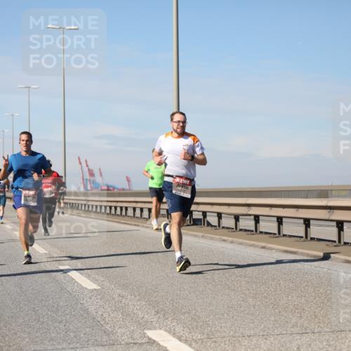 03.10.2025 - Köhlbrandbrückenlauf Yannick Fuchs http://msf.ph/oto/9187209 03.10.2025 11:45:44 Position 3 5, 6097 meine-sportfotos.de