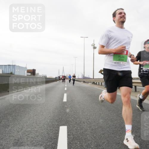 03.10.2025 - Köhlbrandbrückenlauf Matties Gatica Varas http://msf.ph/oto/9187212 03.10.2025 15:49:25 Position 3 9744, 9511 meine-sportfotos.de