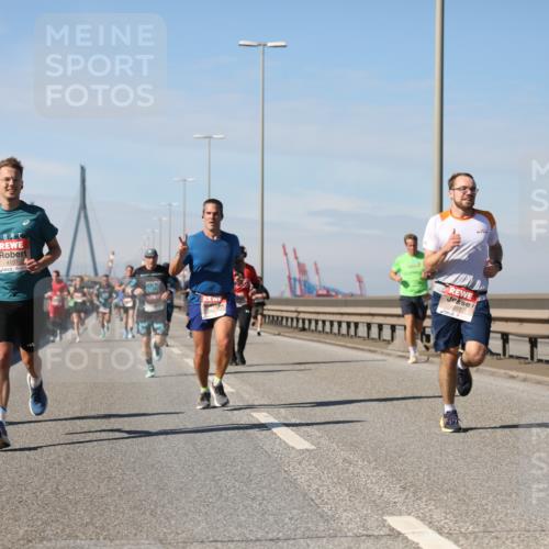 03.10.2025 - Köhlbrandbrückenlauf Yannick Fuchs http://msf.ph/oto/9187213 03.10.2025 11:45:44 Position 3 2025, 4137, 097 meine-sportfotos.de
