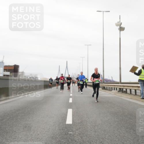 03.10.2025 - Köhlbrandbrückenlauf Matties Gatica Varas http://msf.ph/oto/9187217 03.10.2025 15:49:27 Position 3  meine-sportfotos.de