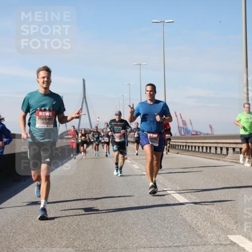 03.10.2025 - Köhlbrandbrückenlauf Yannick Fuchs http://msf.ph/oto/9187218 03.10.2025 11:45:44 Position 3 9025, 4137 meine-sportfotos.de