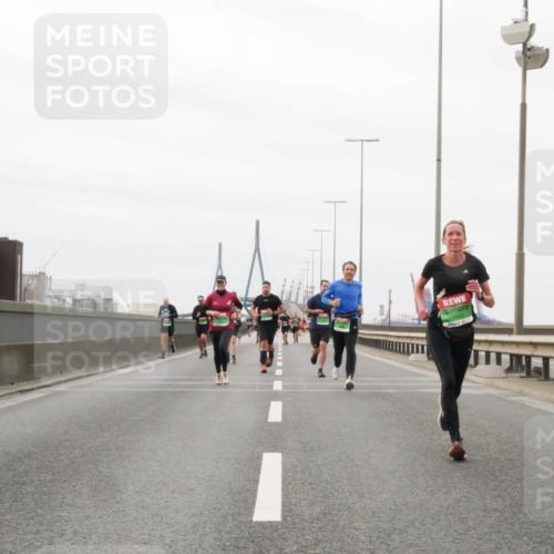 03.10.2025 - Köhlbrandbrückenlauf Matties Gatica Varas http://msf.ph/oto/9187221 03.10.2025 15:49:28 Position 3  meine-sportfotos.de