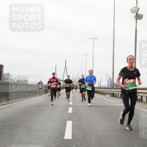 03.10.2025 - Köhlbrandbrückenlauf Matties Gatica Varas http://msf.ph/oto/9187222 03.10.2025 15:49:29 Position 3 7428 meine-sportfotos.de