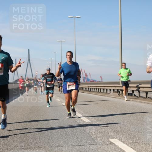 03.10.2025 - Köhlbrandbrückenlauf Yannick Fuchs http://msf.ph/oto/9187224 03.10.2025 11:45:45 Position 3 4946, 2025, 4137, 6097 meine-sportfotos.de