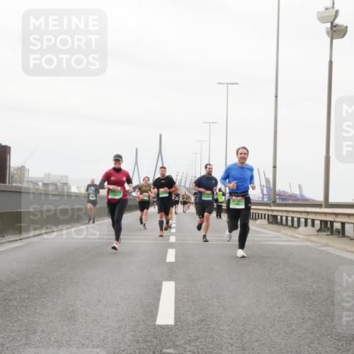 03.10.2025 - Köhlbrandbrückenlauf Matties Gatica Varas http://msf.ph/oto/9187227 03.10.2025 15:49:30 Position 3  meine-sportfotos.de