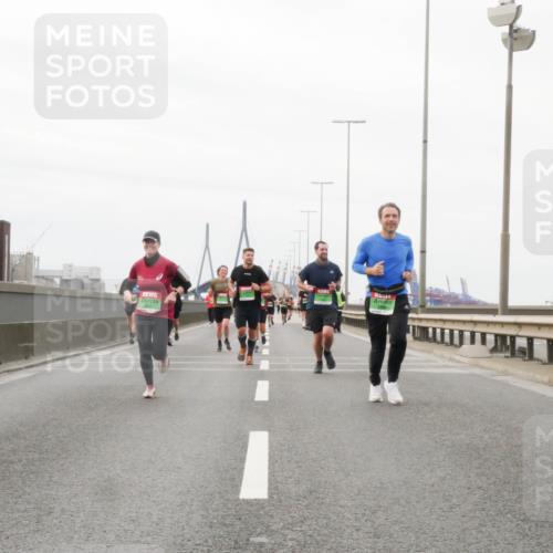 03.10.2025 - Köhlbrandbrückenlauf Matties Gatica Varas http://msf.ph/oto/9187229 03.10.2025 15:49:30 Position 3  meine-sportfotos.de