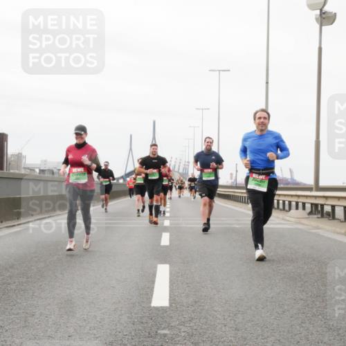 03.10.2025 - Köhlbrandbrückenlauf Matties Gatica Varas http://msf.ph/oto/9187231 03.10.2025 15:49:31 Position 3  meine-sportfotos.de