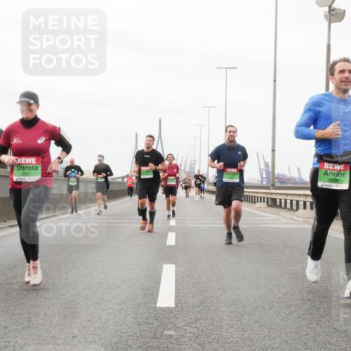 03.10.2025 - Köhlbrandbrückenlauf Matties Gatica Varas http://msf.ph/oto/9187234 03.10.2025 15:49:32 Position 3 7207, 9566 meine-sportfotos.de
