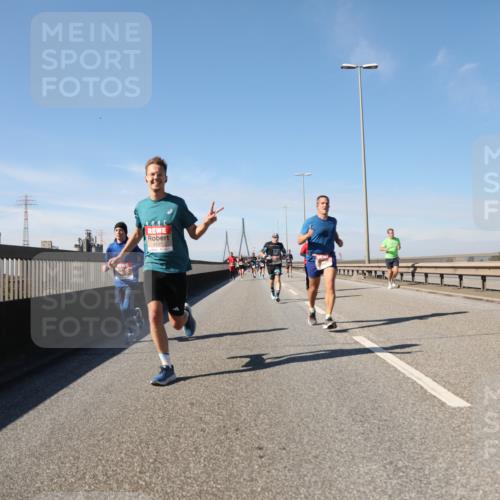 03.10.2025 - Köhlbrandbrückenlauf Yannick Fuchs http://msf.ph/oto/9187235 03.10.2025 11:45:46 Position 3 9095 meine-sportfotos.de
