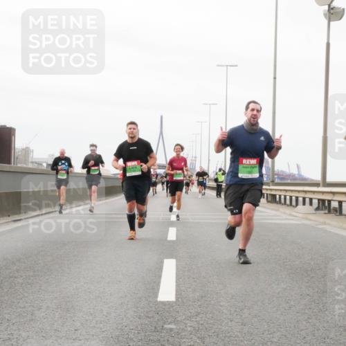 03.10.2025 - Köhlbrandbrückenlauf Matties Gatica Varas http://msf.ph/oto/9187239 03.10.2025 15:49:33 Position 3  meine-sportfotos.de