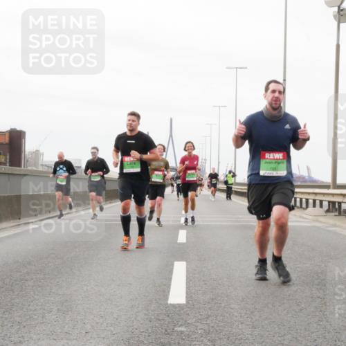 03.10.2025 - Köhlbrandbrückenlauf Matties Gatica Varas http://msf.ph/oto/9187241 03.10.2025 15:49:33 Position 3  meine-sportfotos.de