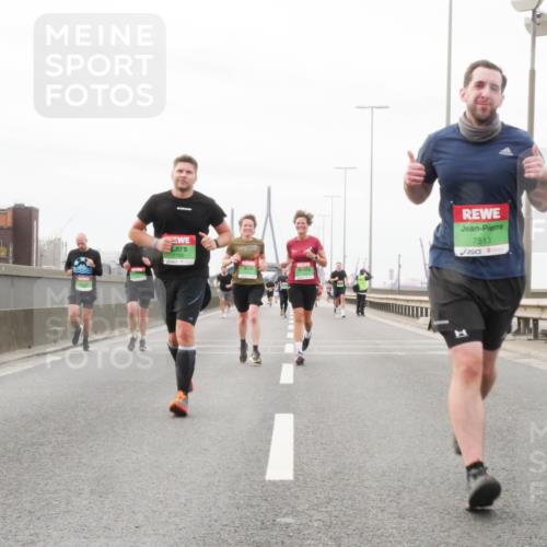 03.10.2025 - Köhlbrandbrückenlauf Matties Gatica Varas http://msf.ph/oto/9187244 03.10.2025 15:49:34 Position 3 7513, 7780 meine-sportfotos.de