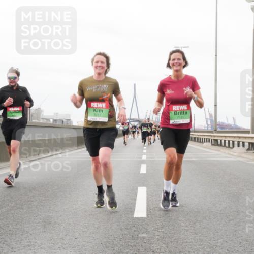 03.10.2025 - Köhlbrandbrückenlauf Matties Gatica Varas http://msf.ph/oto/9187253 03.10.2025 15:49:36 Position 3 7213, 7151 meine-sportfotos.de