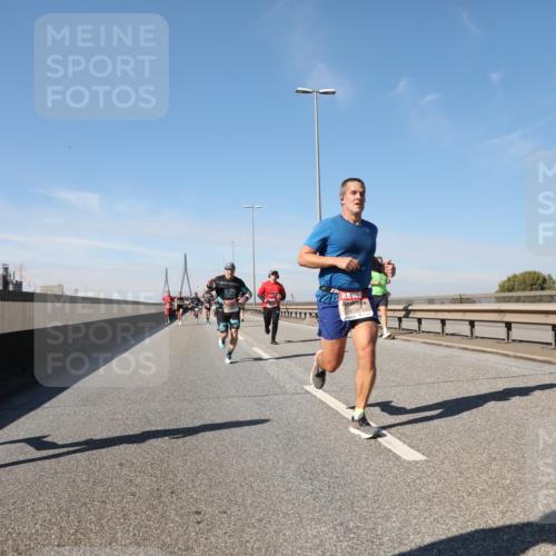 03.10.2025 - Köhlbrandbrückenlauf Yannick Fuchs http://msf.ph/oto/9187254 03.10.2025 11:45:46 Position 3 4946, 4130 meine-sportfotos.de