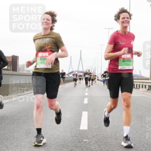 03.10.2025 - Köhlbrandbrückenlauf Matties Gatica Varas http://msf.ph/oto/9187256 03.10.2025 15:49:37 Position 3 7213, 7151 meine-sportfotos.de
