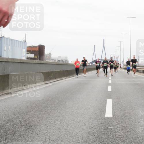 03.10.2025 - Köhlbrandbrückenlauf Matties Gatica Varas http://msf.ph/oto/9187261 03.10.2025 15:49:38 Position 3  meine-sportfotos.de