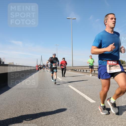 03.10.2025 - Köhlbrandbrückenlauf Yannick Fuchs http://msf.ph/oto/9187263 03.10.2025 11:45:47 Position 3 4130 meine-sportfotos.de