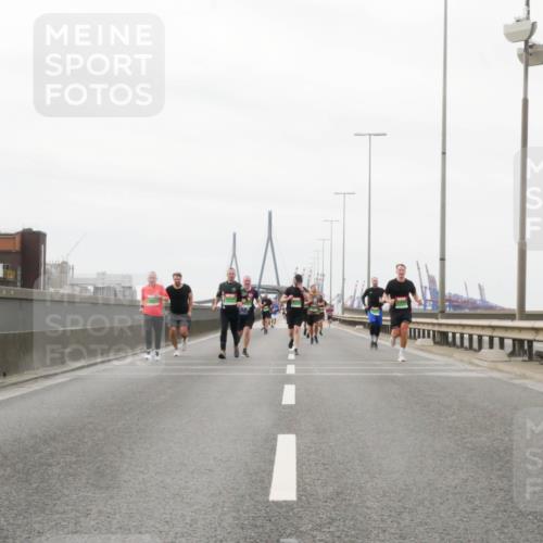 03.10.2025 - Köhlbrandbrückenlauf Matties Gatica Varas http://msf.ph/oto/9187265 03.10.2025 15:49:39 Position 3  meine-sportfotos.de