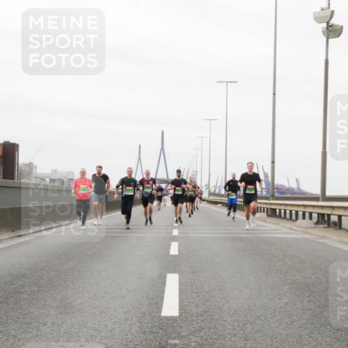 03.10.2025 - Köhlbrandbrückenlauf Matties Gatica Varas http://msf.ph/oto/9187267 03.10.2025 15:49:40 Position 3  meine-sportfotos.de