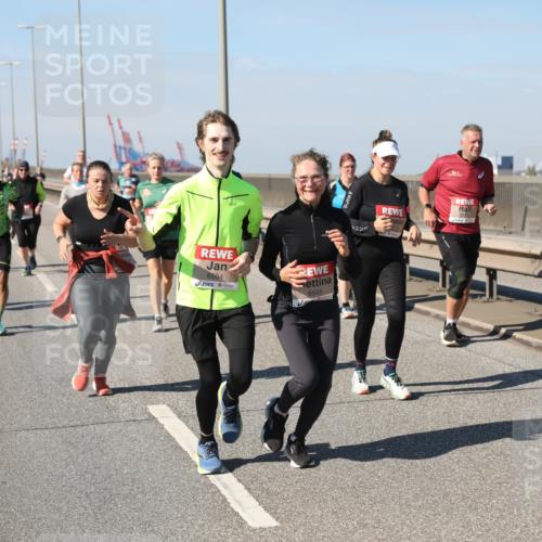 03.10.2025 - Köhlbrandbrückenlauf Yannick Fuchs http://msf.ph/oto/9187268 03.10.2025 12:06:32 Position 3 6554, 6555 meine-sportfotos.de