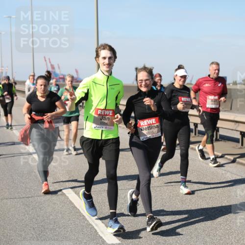 03.10.2025 - Köhlbrandbrückenlauf Yannick Fuchs http://msf.ph/oto/9187272 03.10.2025 12:06:32 Position 3 5844, 6554, 6555 meine-sportfotos.de