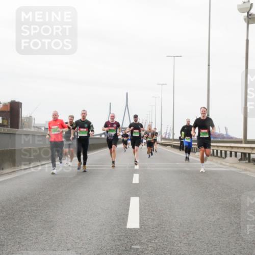 03.10.2025 - Köhlbrandbrückenlauf Matties Gatica Varas http://msf.ph/oto/9187273 03.10.2025 15:49:41 Position 3  meine-sportfotos.de