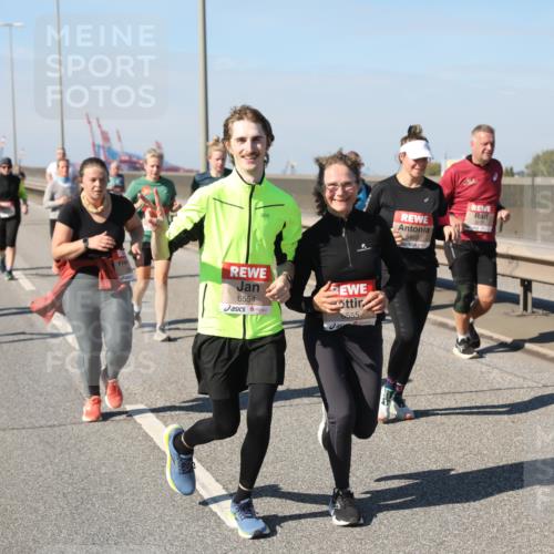 03.10.2025 - Köhlbrandbrückenlauf Yannick Fuchs http://msf.ph/oto/9187276 03.10.2025 12:06:33 Position 3 6554, 6555, 5452 meine-sportfotos.de