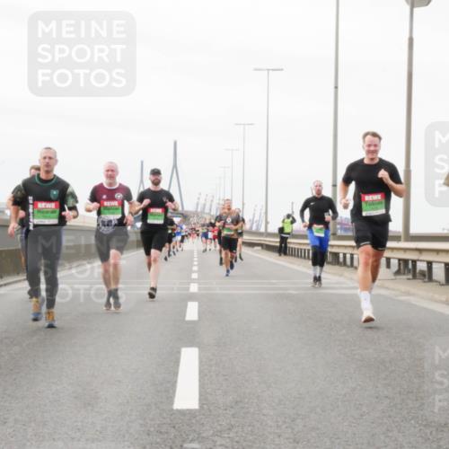 03.10.2025 - Köhlbrandbrückenlauf Matties Gatica Varas http://msf.ph/oto/9187279 03.10.2025 15:49:43 Position 3 92 meine-sportfotos.de