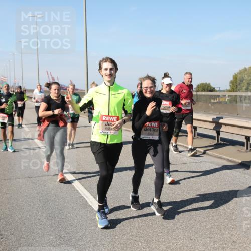 03.10.2025 - Köhlbrandbrückenlauf Yannick Fuchs http://msf.ph/oto/9187280 03.10.2025 12:06:33 Position 3 6554, 6555 meine-sportfotos.de