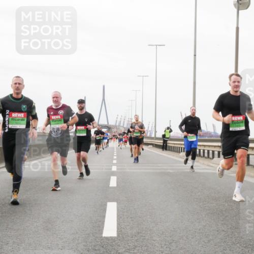 03.10.2025 - Köhlbrandbrückenlauf Matties Gatica Varas http://msf.ph/oto/9187282 03.10.2025 15:49:43 Position 3 32, 7611, 4, 7473 meine-sportfotos.de