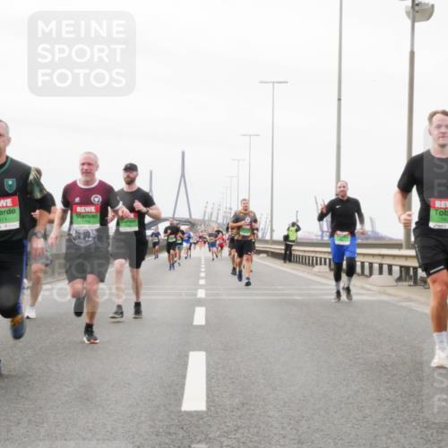 03.10.2025 - Köhlbrandbrückenlauf Matties Gatica Varas http://msf.ph/oto/9187283 03.10.2025 15:49:44 Position 3 7611, 7473 meine-sportfotos.de