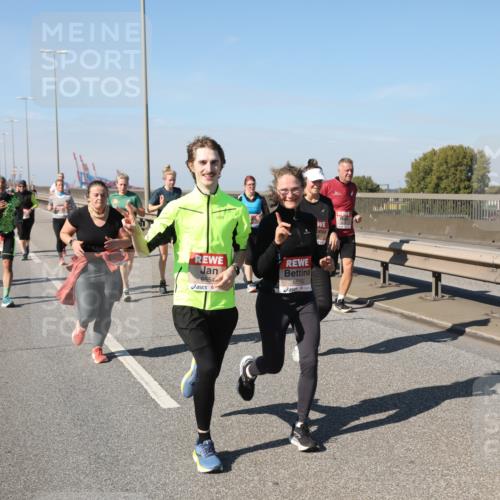 03.10.2025 - Köhlbrandbrückenlauf Yannick Fuchs http://msf.ph/oto/9187285 03.10.2025 12:06:33 Position 3 6554, 6555 meine-sportfotos.de