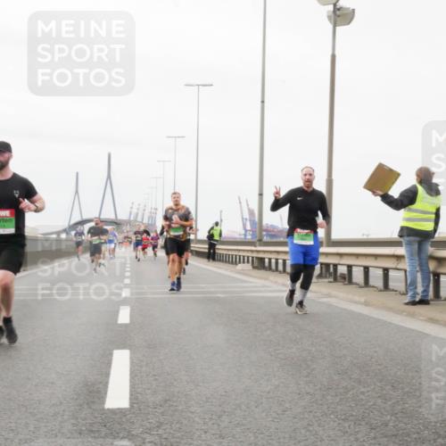 03.10.2025 - Köhlbrandbrückenlauf Matties Gatica Varas http://msf.ph/oto/9187291 03.10.2025 15:49:45 Position 3  meine-sportfotos.de