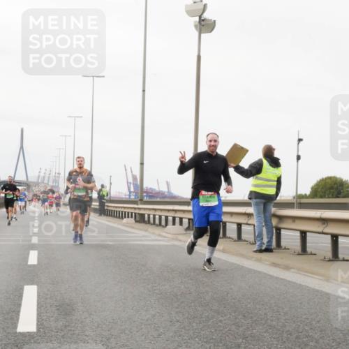 03.10.2025 - Köhlbrandbrückenlauf Matties Gatica Varas http://msf.ph/oto/9187292 03.10.2025 15:49:45 Position 3  meine-sportfotos.de